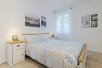 Elegant Euganean Hills apartment with garden view