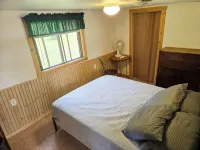 Sandy Lake Retreat Charming 2-bedroom cabin with WiFi, AC steps from the lake! - Hytter