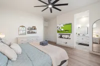 KC Oasis POOL W/ HOT Tub Family fun for ALL - 4-Star
