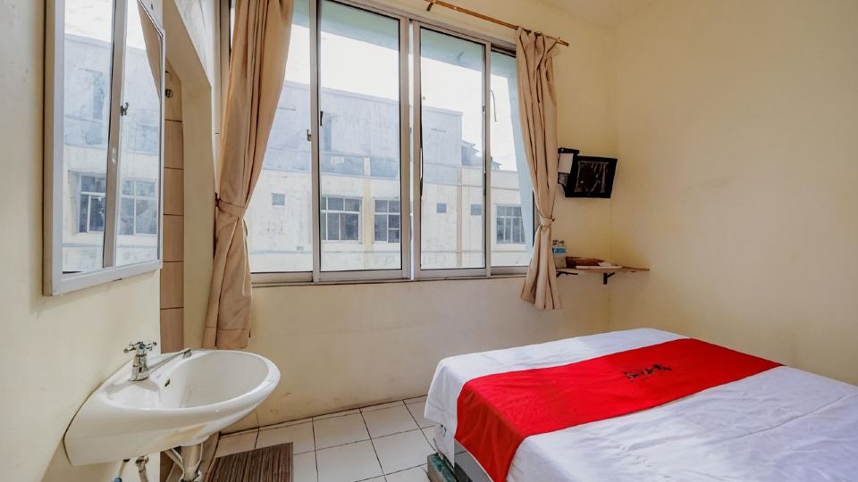 RedDoorz Near Soekarno Hatta Airport 3