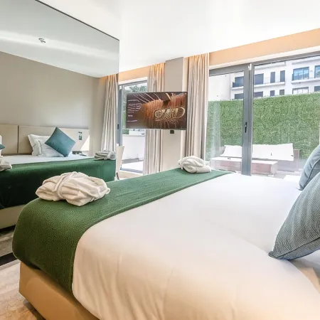 Omid Saldanha Hotel