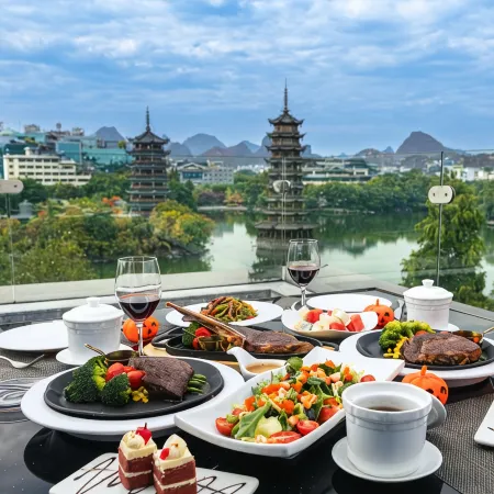 Venus Royal Hotel (Guilin Elephant Trunk Hill Sun and Moon Twin Towers)
