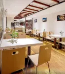 Golden Vision Inn - 2-Star