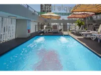 Maple Leaf Hotel & Apartment - piscina