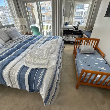 Beach Block & Fully Stocked! Steps to Sand, 3 Parking Spots, Great for Families!
