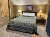 4-bedroom north woods, pet friendly cabin with WiFi, great room and fire place. - 3-Star