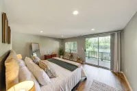 Jay's Salmon Run RetreatBreathtaking Riverfront Views-Hot Tub, Firepit, Pinball - 4 tähden