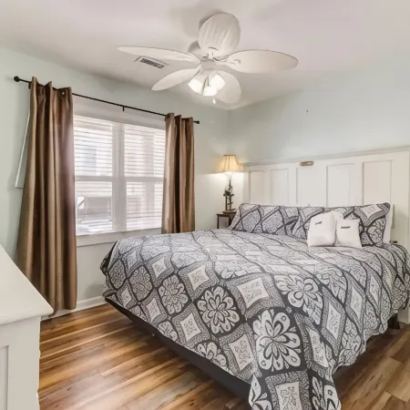 Steps to Beach - Dog Friendly - 2 Bedroom 1.5 Bathroom Townhome