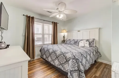 Steps to Beach - Dog Friendly - 2 Bedroom 1.5 Bathroom Townhome - 2-Star