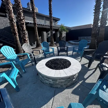 Spacious 5-bedroom house with WiFi, New Pool and Hot Tub, tons of parking