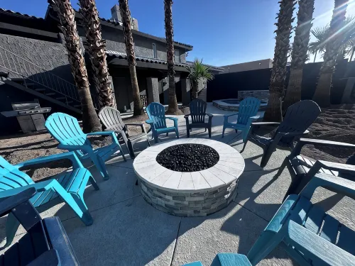 Spacious 5-bedroom house with WiFi, New Pool and Hot Tub, tons of parking