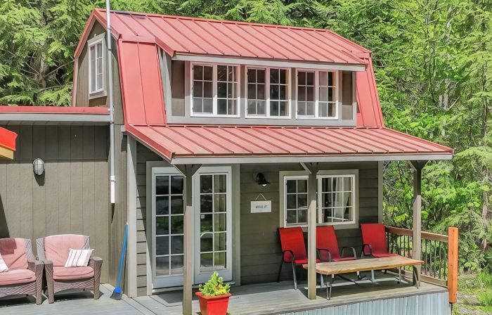 Tiny Cabin B, Steps from Mt. Rainier Nat Park W/ firepit close to river & trails