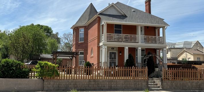 Tara House — Historic Charm, Executive Comfort, Minutes from Downtown Hotels in Pueblo