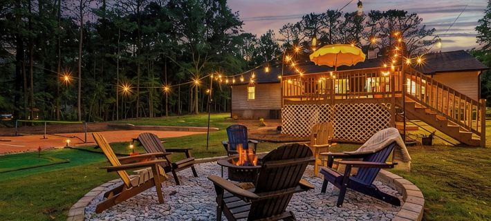 Near AtL, Pickleball, Golf, Pool, Karaoke, Tikibar, 1.25 Acre Private Retreat Hotels in Henry County