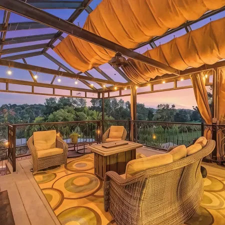 NEW! WATERFRONT VACATION DREAM HOME!