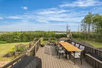Bay Shore Country Home - Elegant and spacious home with beautiful water views