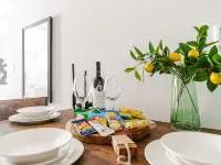 Stunning in Hollywood ,free parking , gym hot jacuzzi ,Rooftop Hotels in West Hollywood