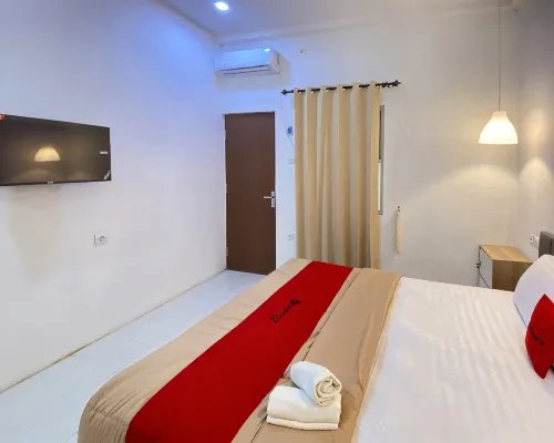 RedDoorz Syariah @ Panglima Sudirman Pasuruan Hotels in Pasuruan