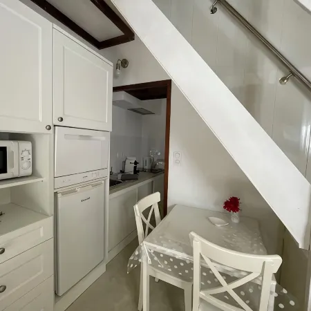 Quiet Tiny House with a Patio and 1 Parking Space, Right in the Heart of Downtown Bayeux