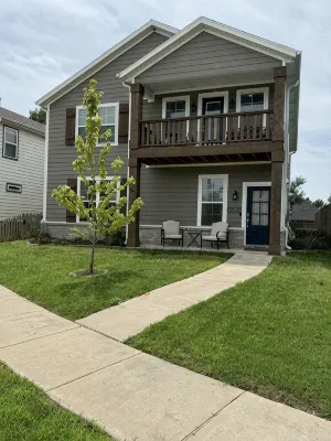 Cozy & Comfortable 3 Bedroom House Fantastic Location in NWA