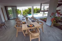 Grand Cypress Luxury Home Amazing location/ outdoor Pool, free Wifi ,Terraza - Homestays