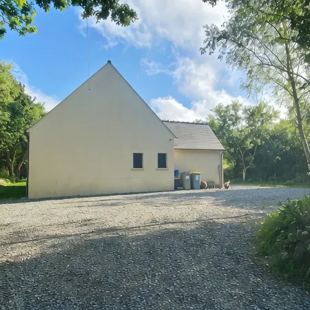 Family home in Trébeurden close to beaches and hiking trails.