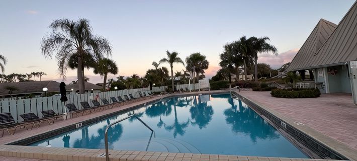 Beach Access 3-bedroom apartment in tranquil Jupiter, Pool, AC, Park, Wifi. Hotels in Jupiter