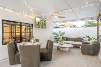 Stylish 3B 2B house with Yoga room, sauna, hot tub, pool, & patio-sleeps 9 - Private Pools