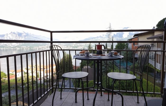 Renovated, amazing lake view