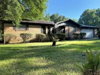 The Fountain Collective Charming 3-bedroom house with AC, WiFi in Center - Wi-Fi
