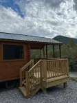 Cozy 1 bedroom cabin in charming Hiawassee with WiFi, AC & HeatAdults only.