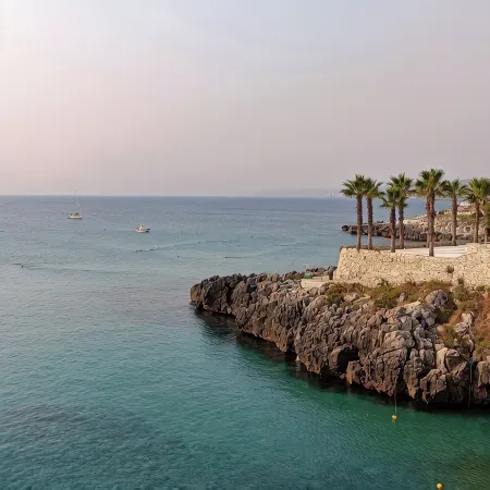Apartment with sea-view balcony from which to admire magical sunrises. Hotel a Castro