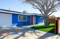 Artists in Wonderland: One-of-a-kind Vibrant Home - Wifi