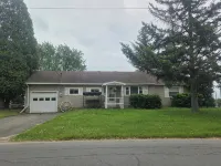 Charming 3-bedroom ranch style in a quiet school zone, with WiFi - 2성급