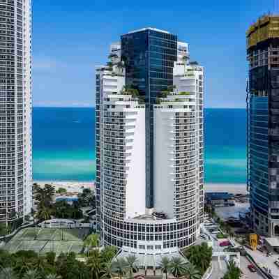 TRUMP Beach Resort - Stunning Beach Front Hotel Exterior