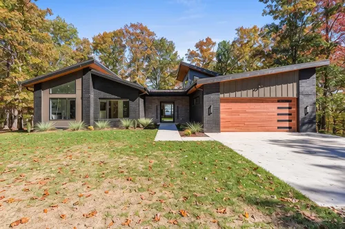 Secluded, modern, spectacular views, hot tub on 18 acres. Firepit,games & more! - 4-Star
