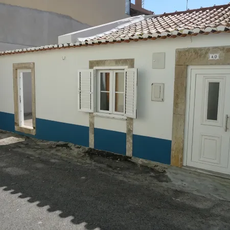 Small and lovelly villa, in the center of Peniche, in a quiet zone, for 5 persons