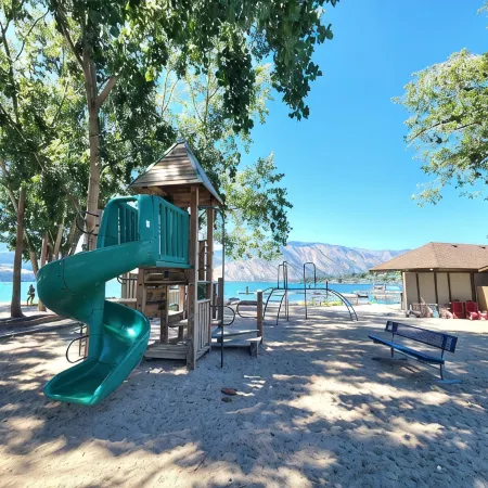 Wapato Point Halmalka Condo 512B Sleeps 8 by Outdoor Pool, Sandy Beach Amenities