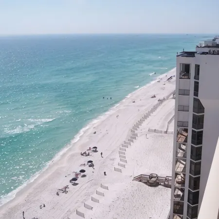 Gulf Front... Amazing Views! 3 Pools! on the Beach! Tiki Bar..Location