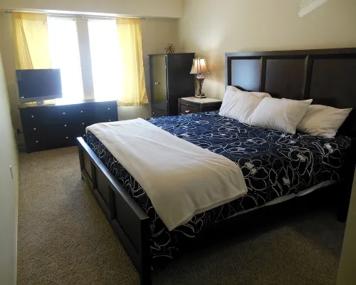 Staterooms 2D, Road View, newly built, seasonal heated pool, beach nearby Hotels in Park Township