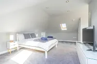 Immaculate Family sized holiday home located 10mins from beachfront! - บังกะโล