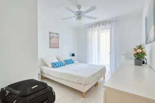Le Fonction, Furnished  , Boxed Parking - Homestays