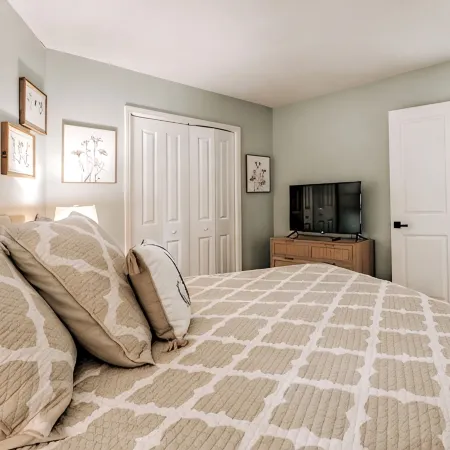 GUEST FAVORITE! Mountain Views, Golf, Hiking, Pickleball, FAMILY & PET Friendly