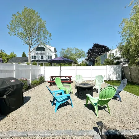Beachy Getaway Near Newport & Beaches
