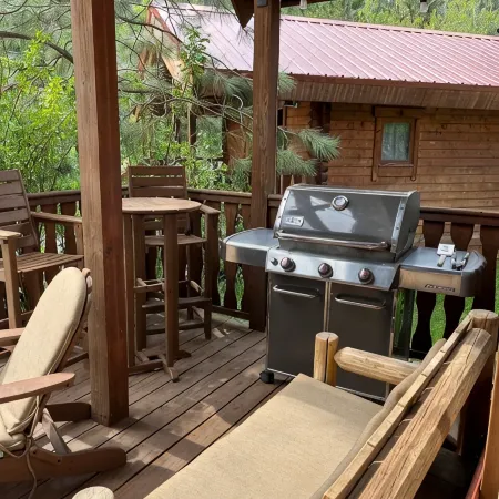 Heated Pool, Hot Tub, Fenced for Dogs, Views, Walk to Cafe, EV Charger