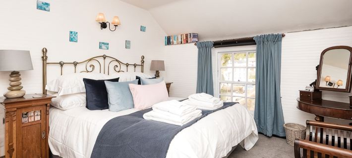 Stunning house right by the sea, spectacular far reaching sea views in Polperro Hoteles en Looe