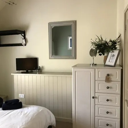 Two Bedroom Loft Apartment Overlooking St Fimbarrus Church & Its Grounds