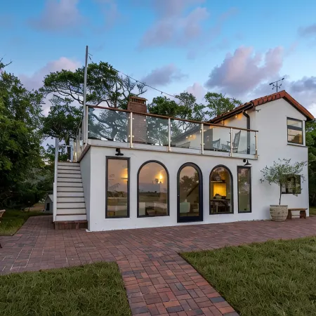Marsh front villa on an acre. Private Dock + hot tub, steps from the beach
