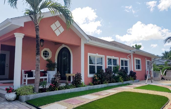 Relaxing, tastefully decorated one-bedroom unit with all modern facilities
