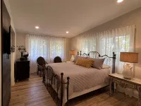 HOT TUB and SAUNA at 'CHIC HIDEAWAY''  Paw Paw Lake Golf club across the street - 4-Star